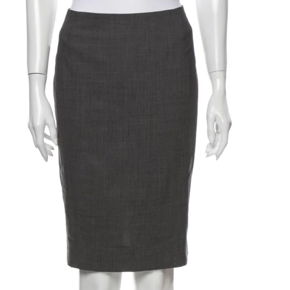 Akris Punto women size 8 Wool blend pencil Skirt knee length in gray workwear
